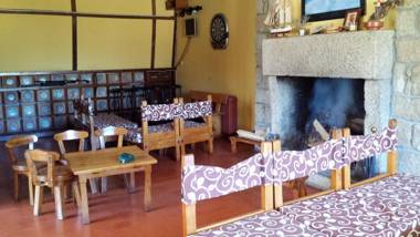 6 bedrooms house with lake view and enclosed garden at Navaluenga