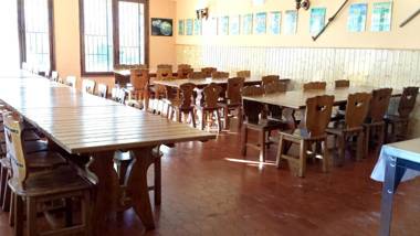 6 bedrooms house with lake view and enclosed garden at Navaluenga