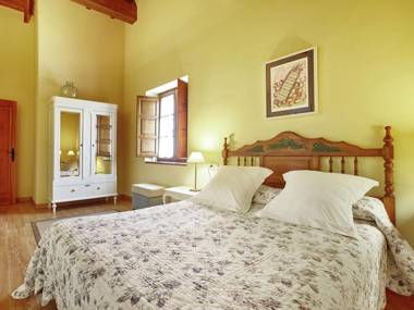 Inviting Mansion in Nava with Swimming Pool