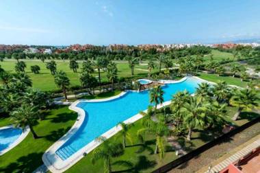 Playa Granada Motril vacaciones con campo golf playa y camping