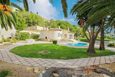 Alldo - hill side with private pool in Moraira
