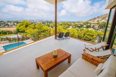 Laja - panoramic hillside holiday house in Moraira
