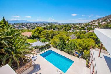 Laja - panoramic hillside holiday house in Moraira