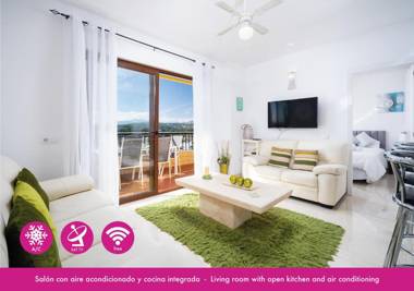 2 bedrooms apartment in Moraira center with community pool