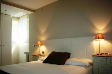 Montseny Suites & Apartments