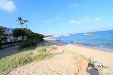 Sun Beach Mediterrani en frente del Mar