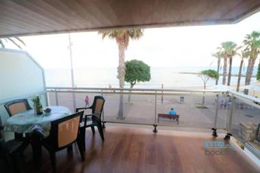 Sun Beach Mediterrani en frente del Mar