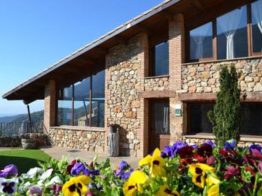 Fantastic modern holiday house in the mountains with swimming pool for 8 persons