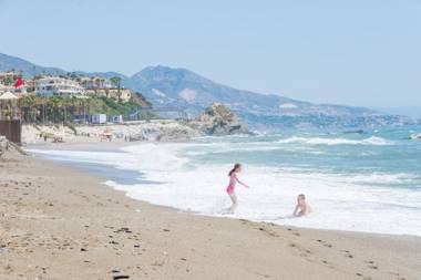Malibu Mansions Condo 1 by Rafleys