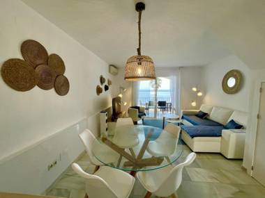 Dona Lola Micaela Beach front duplex apartment with open sea and beach views located between Marbella and Fuengirola - Costa del Sol - CS148