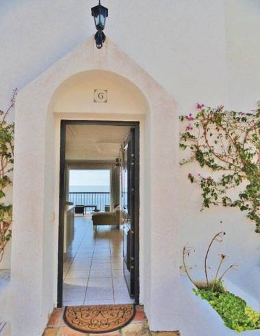 Dona Lola Micaela Beach front duplex 2 bedroom apartment - open sea and beach views surrounded by bars and restaurants - Costa del Sol - CS199