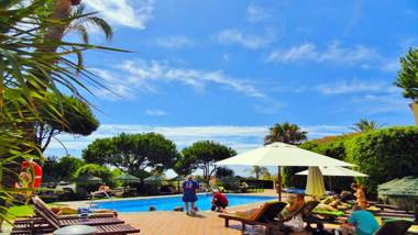 Dona Lola Micaela - fully equiped 1 bedroom ground floor beach front apartment with direct access to the beach of Calahonda - Costa del Sol - CS155