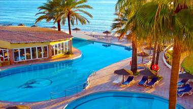 Dona Lola Micaela - fully equiped 1 bedroom ground floor beach front apartment with direct access to the beach of Calahonda - Costa del Sol - CS155