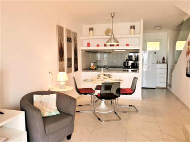 Dona Lola Sandra - Frontline beach house with full sea views within a short drive to Marbella - Costa del sol CS108