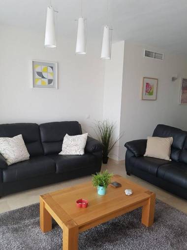 Sunny Quiet And Spacious Apartment Nearby The Sea