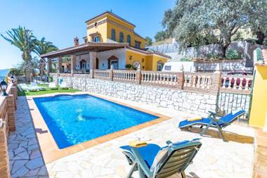 Cubo's Villa Ana Valtocado