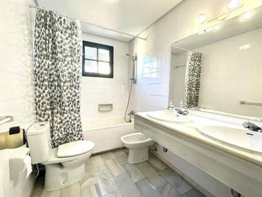 2 bedroom top floor apartament with open sea views CS197