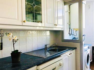 Dona Lola Martha - Spacious 3 bedroom apartment with partial sea views