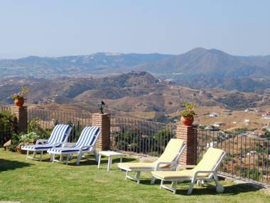 Detached house in mountain setting with great views in Mijas