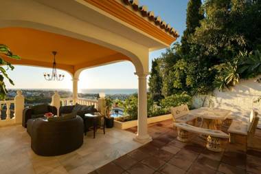 Large Luxury Family Villa 500m To Beach