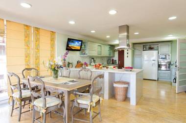 Superb Family Villa in Sonnenland for 12