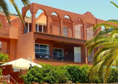 Apartamento con terraza y vistas al mar