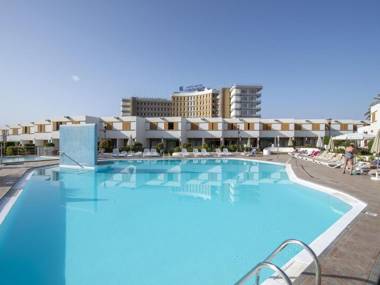 Blissful Holiday Home in Maspalomas with Swimming Pool