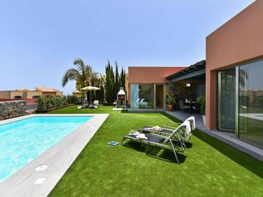 Beautiful Villa in San Bartolomé de Tirajana with Terrace