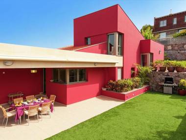 Vibrant Villa in San Bartolome de Tirajana with Swimming Pool