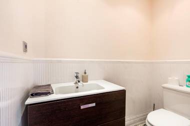 Puerto Banus first line with sea and Marina views