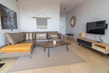 Modern beachside Penthouse with amazing sea views