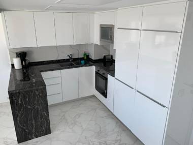 Skol 927A - beachfront central luxury penthouse