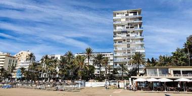 Skol 427 Spacious 1 Bedroom Apartment with Sea Views