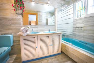 OleHolidays Villa Loleta vistas al mar 100 m Playa - piscina privada