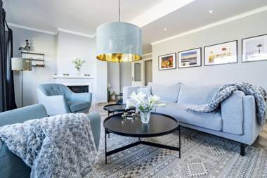 LA-Spacious penthouse sea view close to beach