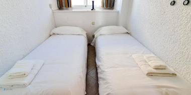 SKOL 335. Fantastic Beachfront Apartment Facing South.