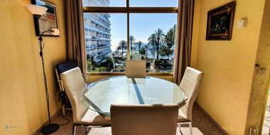 SKOL 335. Fantastic Beachfront Apartment Facing South.