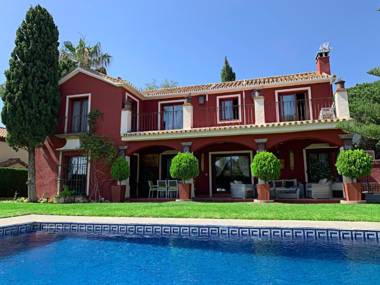 VILLA NABRISA MARBELLA 5 BEDROOM PRIVATE POOL GARDEN BBQ