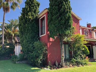 VILLA NABRISA MARBELLA 5 BEDROOM PRIVATE POOL GARDEN BBQ