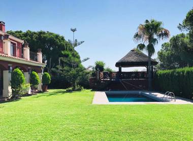 VILLA NABRISA MARBELLA 5 BEDROOM PRIVATE POOL GARDEN BBQ