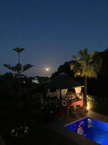 VILLA NABRISA MARBELLA 5 BEDROOM PRIVATE POOL GARDEN BBQ