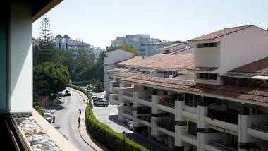 Roy Boston - Luxury Apartment