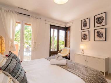 RELAX ON YOUR OWN HOME CINEMA OR YOUR PRIVATE SAUNA