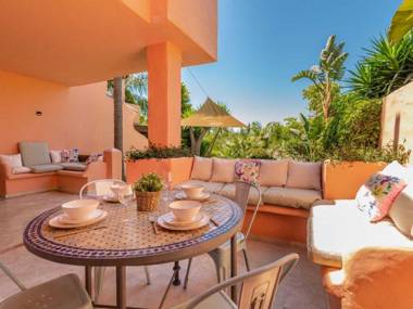 RELAX ON YOUR OWN HOME CINEMA OR YOUR PRIVATE SAUNA