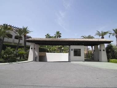 300 SQM Penthouse · Private Swimming pool · BBQ · WiFi