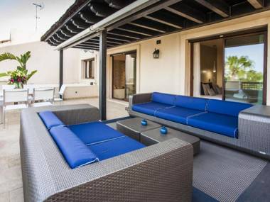 300 SQM Penthouse · Private Swimming pool · BBQ · WiFi