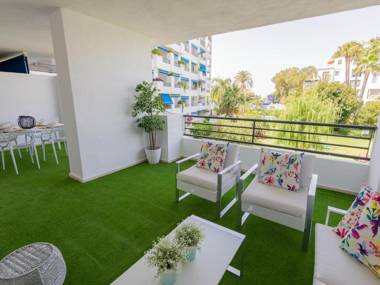 In the heart of Puerto Banus! Walk everywhere!