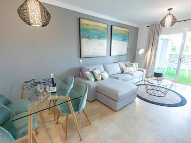 In the heart of Puerto Banus! Walk everywhere!