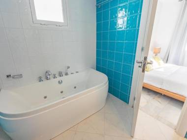 Sea Views+Walk to Everything in Luxurious P. Banus