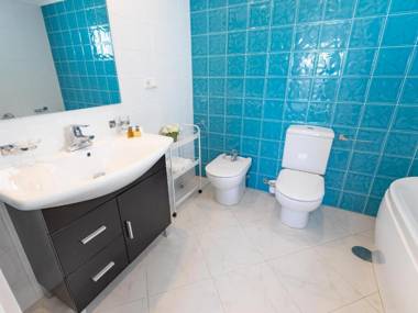 Sea Views+Walk to Everything in Luxurious P. Banus